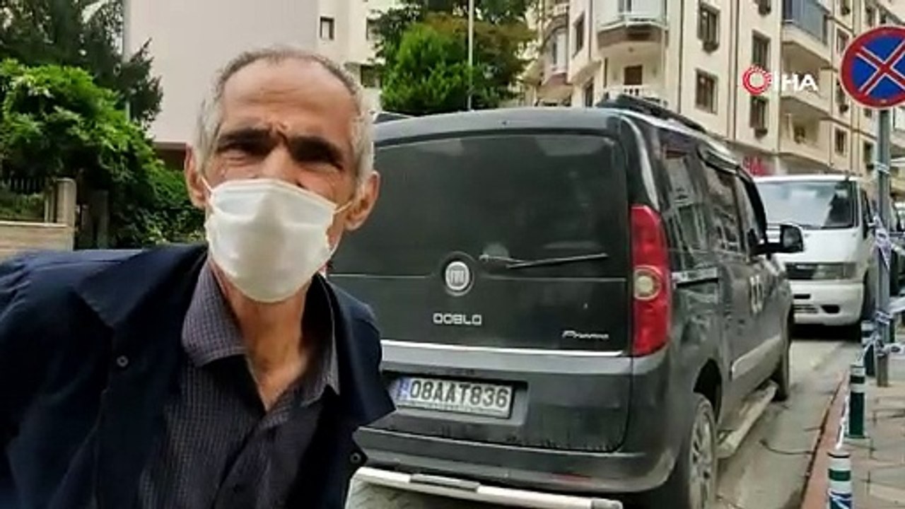 Artvin’de caddeyi arılar bastı