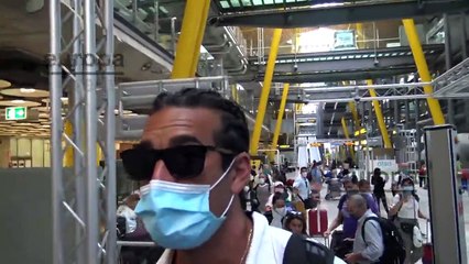 Así de guapo regresa Mario Casas de sus vacaciones en República Dominicana