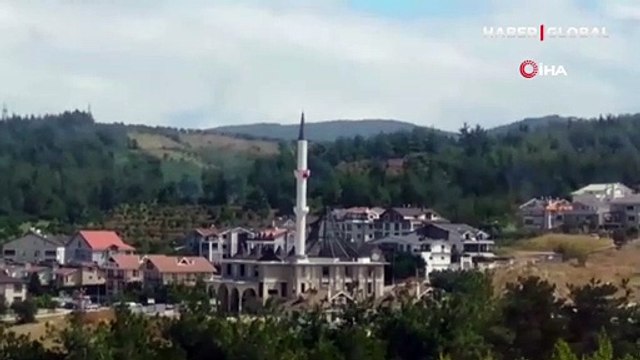 Şiddetli rüzgar minareyi beşik gibi salladı! İşte o anlar