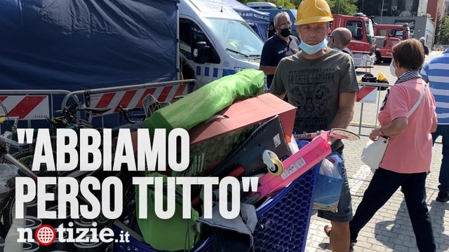 Milano, la disperazione degli sfollati dopo l'incendio in via Antonini: Non dimenticateci