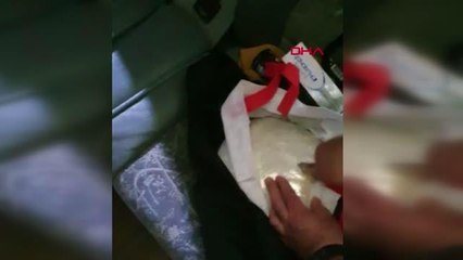 SIRT ÇANTALARINDA 1500 GRAM ESRAR ELE GEÇİRİLDİ