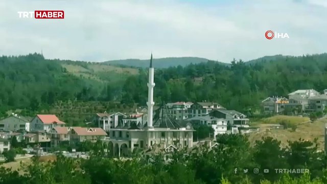Bursa'da şiddetli rüzgar minareyi salladı
