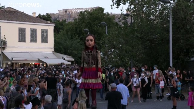 A caminhada da Pequena Amal pelos jovens refugiados
