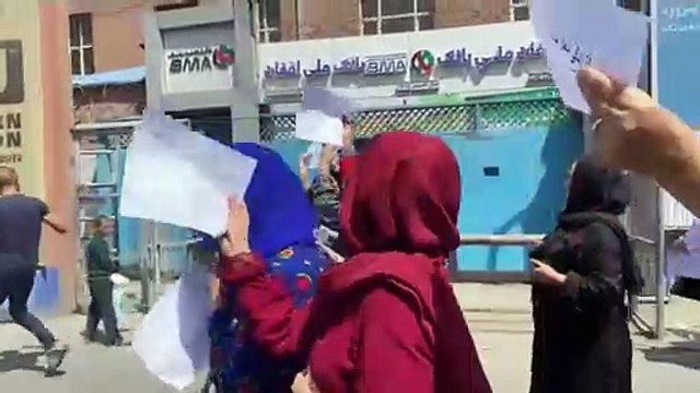 Женщины протестуют в Кабуле: эксклюзив Euronews