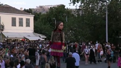 Una marioneta gigante para concienciar sobre la crisis de los refugiados