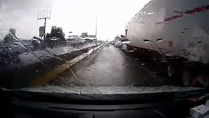 Sujeto intenta abordar y robar un tráiler a la altura de la avenida Gobernador Curiel y Periférico