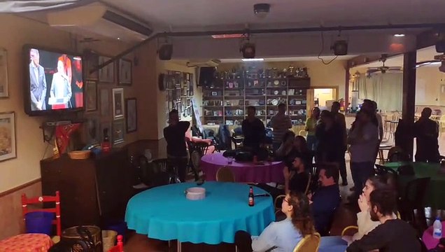 Los Malagüita enterándose de que pasan a la final en 2020.