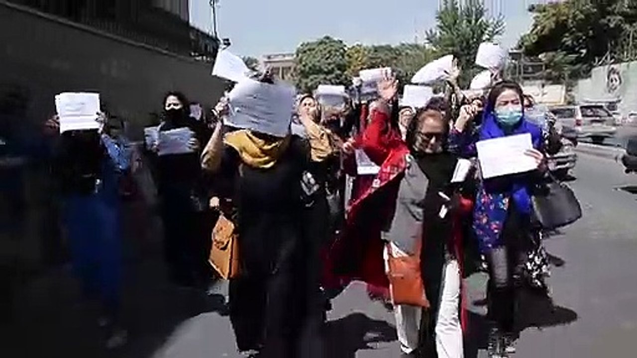 Mulheres protestam em Cabul
