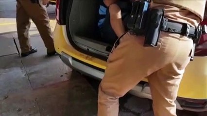 Motorista se recusa a fazer o teste do etilômetro e é levado pela PM à delegacia
