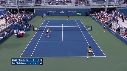 Méfiez-vous des parasols : illustration avec ce smash raté en double