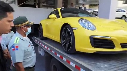 Momentos en que el Porshe fue retenido