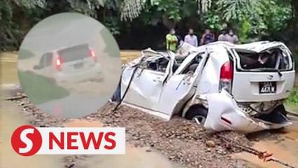 Rescuers retrieve vehicle swept away by strong currents in Inanam, one body found