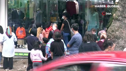 Ne indirim ne bedava ürün! Okul kıyafeti kuyruğu görenleri şaşırttı