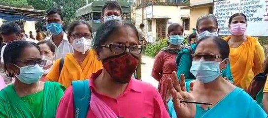 ভ‍্যাকসিন দেবার কর্মসূচিতে তৃণমূল নেতার দাদাগিরি  | Oneindia Bengali