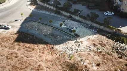 AVCILAR'DA SİTELERİN ÖNÜNE KAMYONLARCA HAFRİYAT DÖKÜP KAÇTILAR