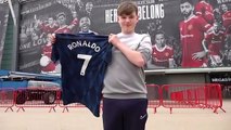 مشجعو مانشستر يونايتد يحتفلون بعودة القميص رقم 7 لكريستيانو رونالدو