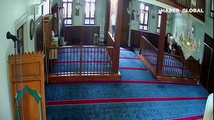 Camide cübbesi ve sarığı çalınan imam şaşkın: Merak ediyorum ne amaçla kullanıyor!