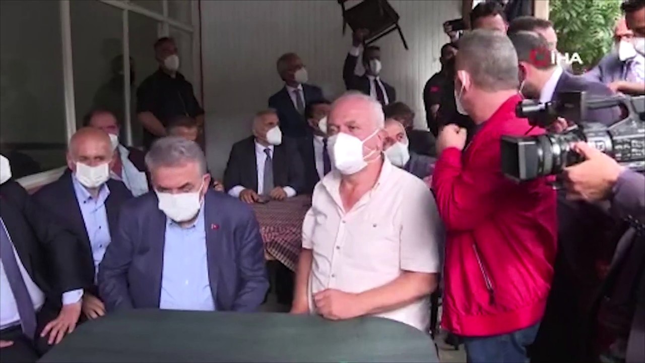 Cumhurbaşkanı Erdoğan vatandaşlarla kıraathanede çay içip sohbet etti