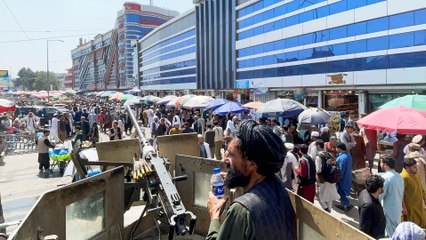 بعد توقف استمر 3 أسابيع.. كاميرا الجزيرة تجول بأكبر سوق لتبادل العملات الأجنبية بكابل