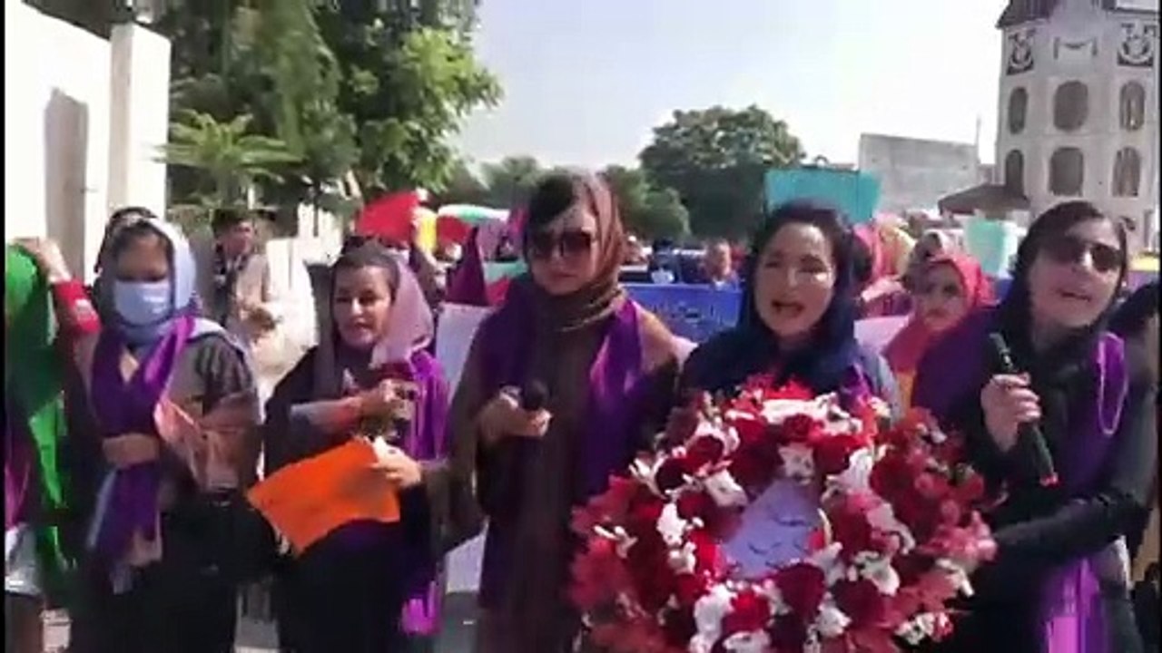 Taliban stoppen Demo für Frauenrechte in Kabul