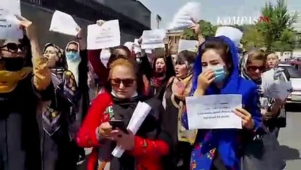 Perempuan Afghanistan Lakukan Aksi Protes ke Taliban