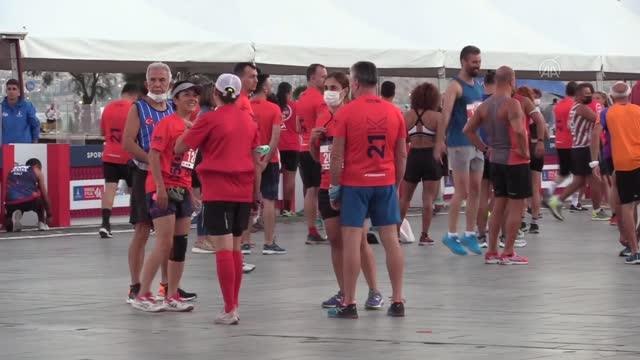 9 Eylül Uluslararası İzmir Yarı Maratonu başladı