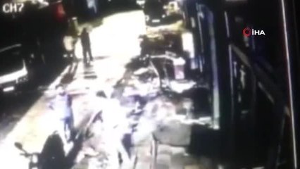 Son Dakika | İnternet kafe'yi basıp hard disk ve paraları alıp kaçtılar...O anlar kamerada