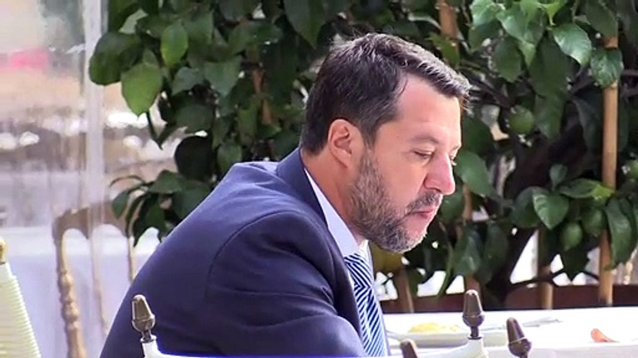 Governo, Salvini: "Per la Lega alcuni punti non sono contrattabili: no all'obbligo vaccinale"