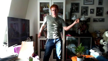 Wiwi kameloualise "la luna (to the beat of the drum)"