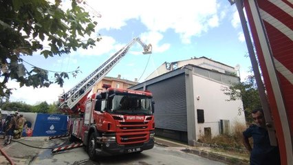 Ümraniye'de çıkan çatı yangını söndürüldü