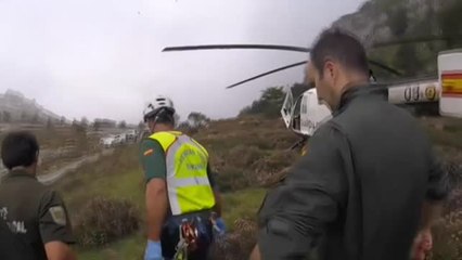 Скачать видео: Fallecen dos senderistas al despeñarse en los Collados del Asón en Cantabria