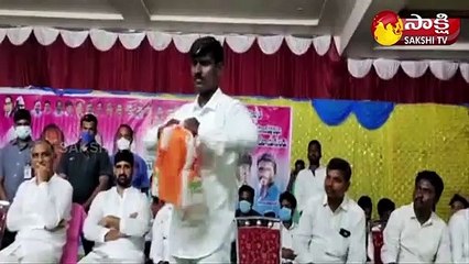 మంత్రుల ముందు ‘ఈటల’ గడియారాలు ధ్వంసం