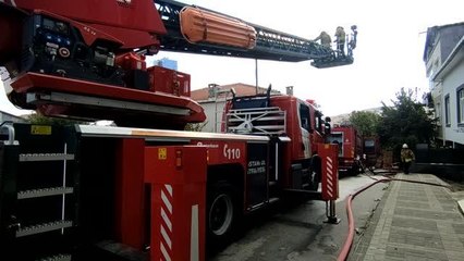 Ümraniye'de çıkan çatı yangını söndürüldü