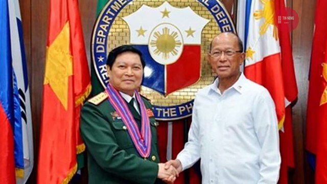 Tàu CẢNH SÁT BIỂN Việt Nam ĐÂM CHÌM TÀU CÁ Trung Quốc ở Đảo THỊ TỨ