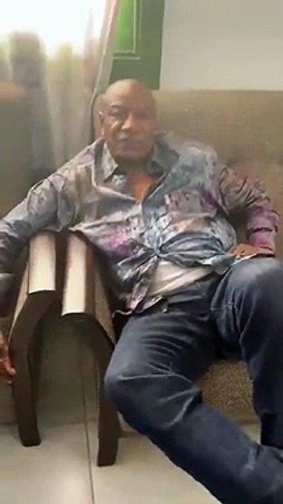 Gine'de askeri darbe: Cumhurbaşkanı tutuklandı