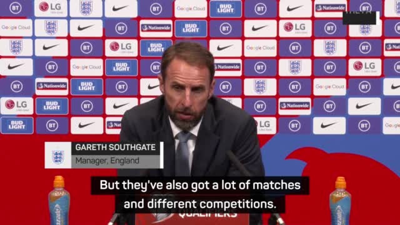 Southgate tips Lingard to accept the challenge of competing with Ronaldo at United