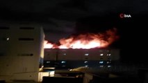 Hadımköy'de bir fabrikada bilinmeyen bir sebeple yangın çıktı. Çok sayıda itfaiye ekibi yangın müdahale etmek için çalışmalara başladı.