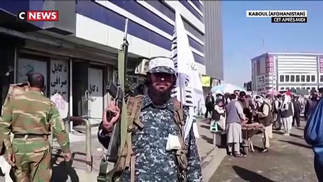 Afghanistan: Les Talibans, arrivés au pouvoir, instaurent des règles pour les femmes, et notamment pour les étudiantes, comme porter une abaya noire, assortie d'un niqab couvrant le visage