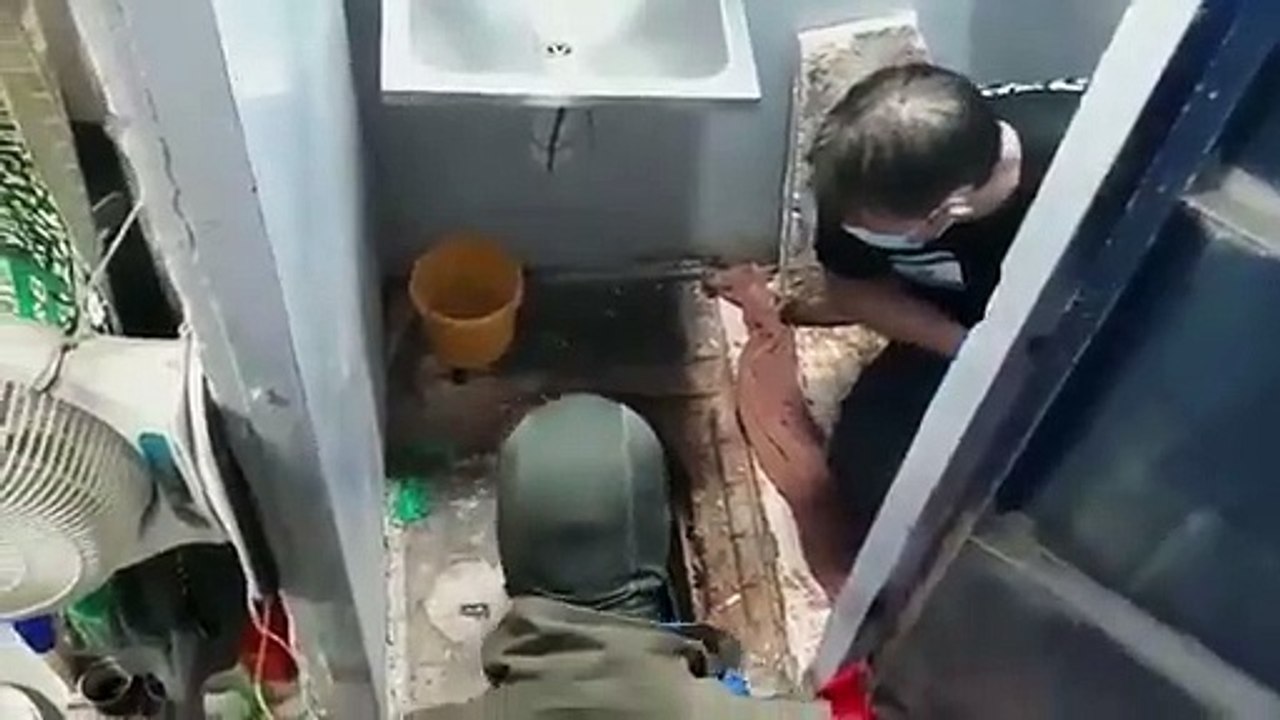 مشاهد لفتحة النفق في سجن جلبوع التي تحرر منها الأسرى الفلسطينيين الستة كما سربها الاحتلال