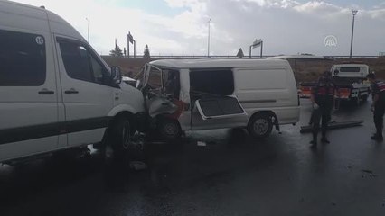 Sancaktepe'de trafik kazasında 4 kişi yaralandı