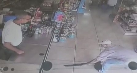 Kendisini evden çıkarmak isteyen kardeşini vurdu