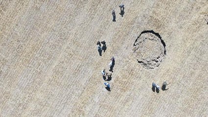 Konya'dan sonra Ankara'da da ortaya çıkan obruk vatandaşı korkuttu! Genişlemeye devam ediyor