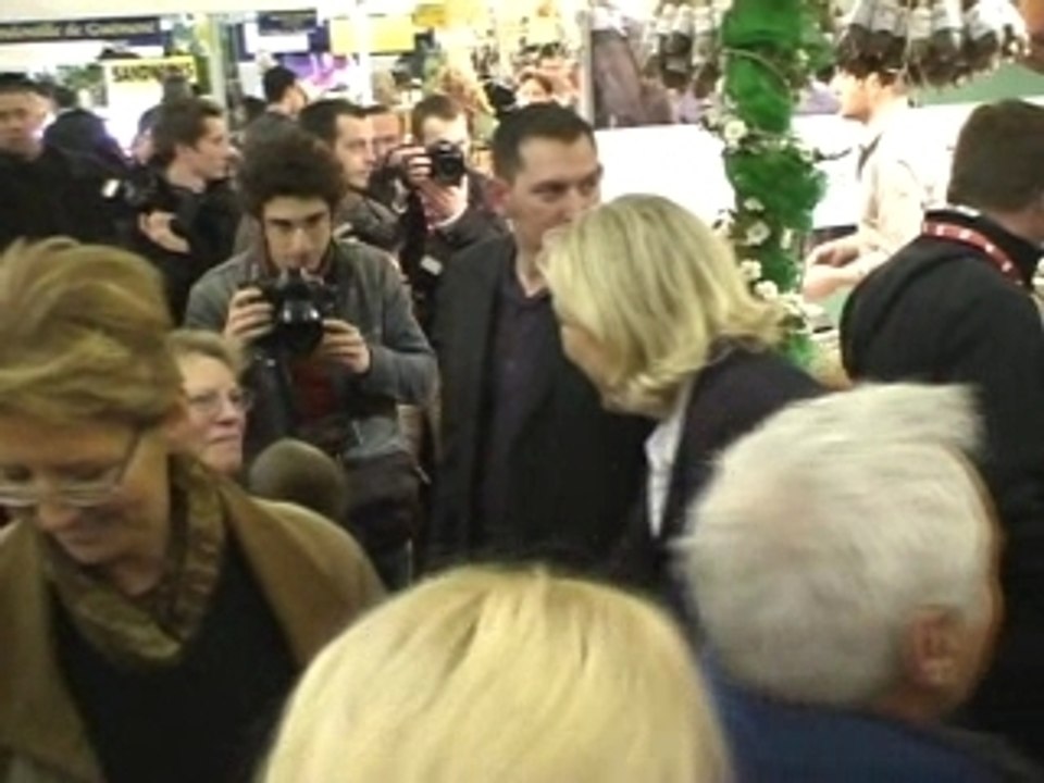 Marine Le Pen au salon de l'agriculture_27022008