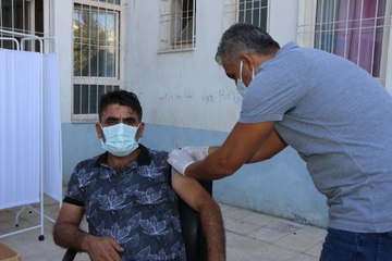 ADIYAMAN'DA OKULLARDA ÖĞRETMEN VE VELİLERE AŞI