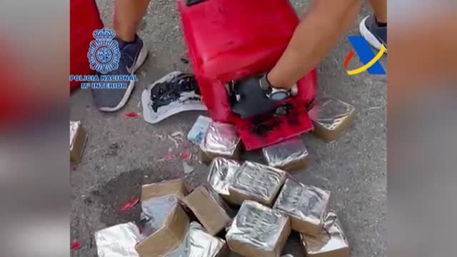 Interceptada una embarcación de recreo con 680 kilogramos de hachís en Almería