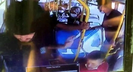 Öğrencinin midibüste düşürdüğü cüzdanı çalan şüpheli kamerada