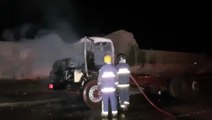 Caminhão caçamba pega fogo nas proximidades do Trevo Cataratas