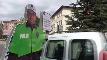 Okul önlerinde "maket polisli" önlem