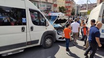 Freni patlayan servis aracı öğrencilerin arasına daldı 4 yaralı