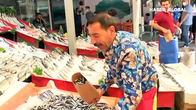 Tezgaha erken düşen hamsi, kilosu 30 liradan satılıyor